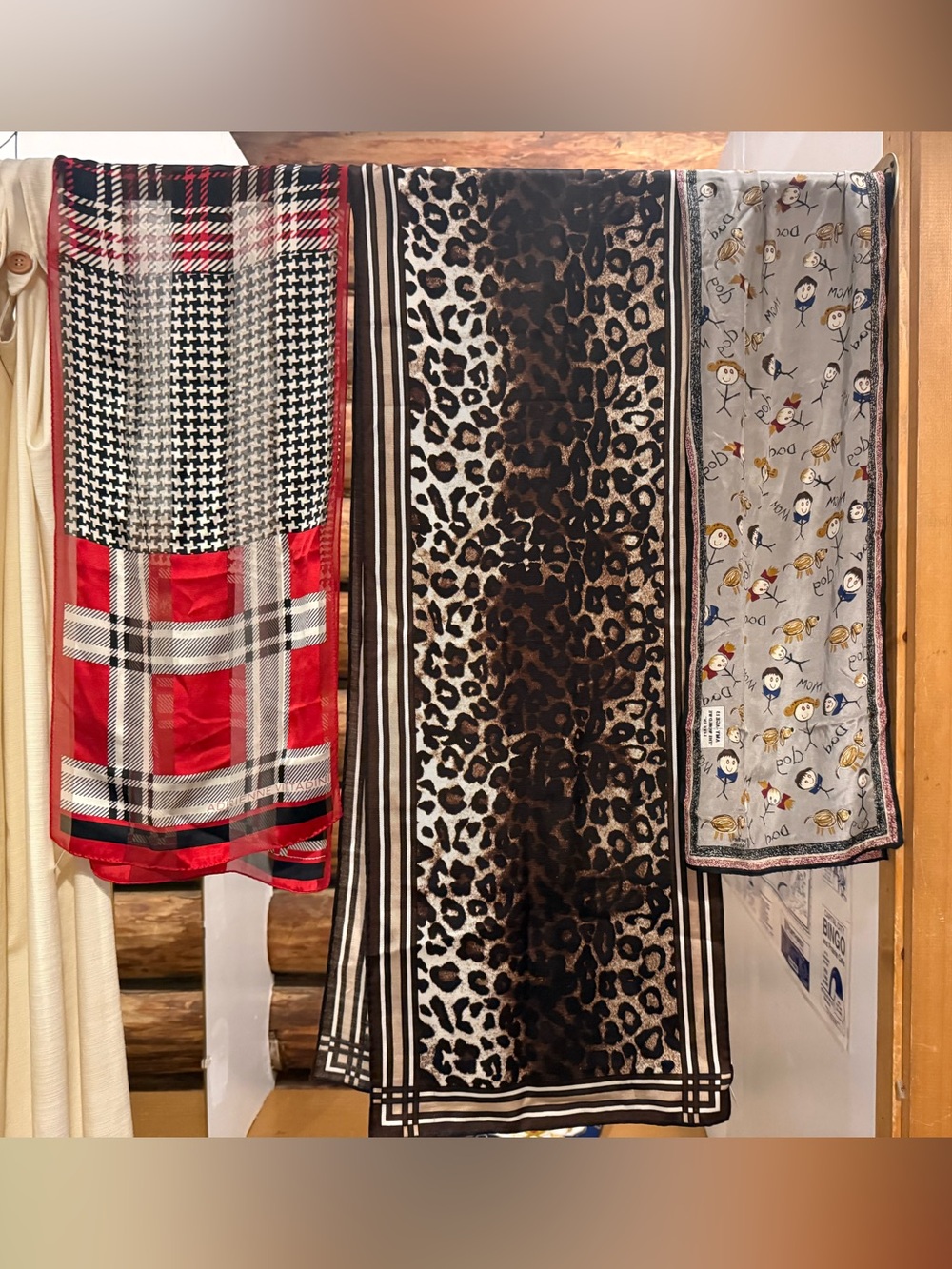 😍4 Vintage Collectible Scarves(3 Silk & 1 Wool)